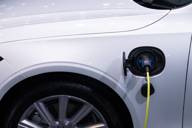 Electric vehicle comparison display