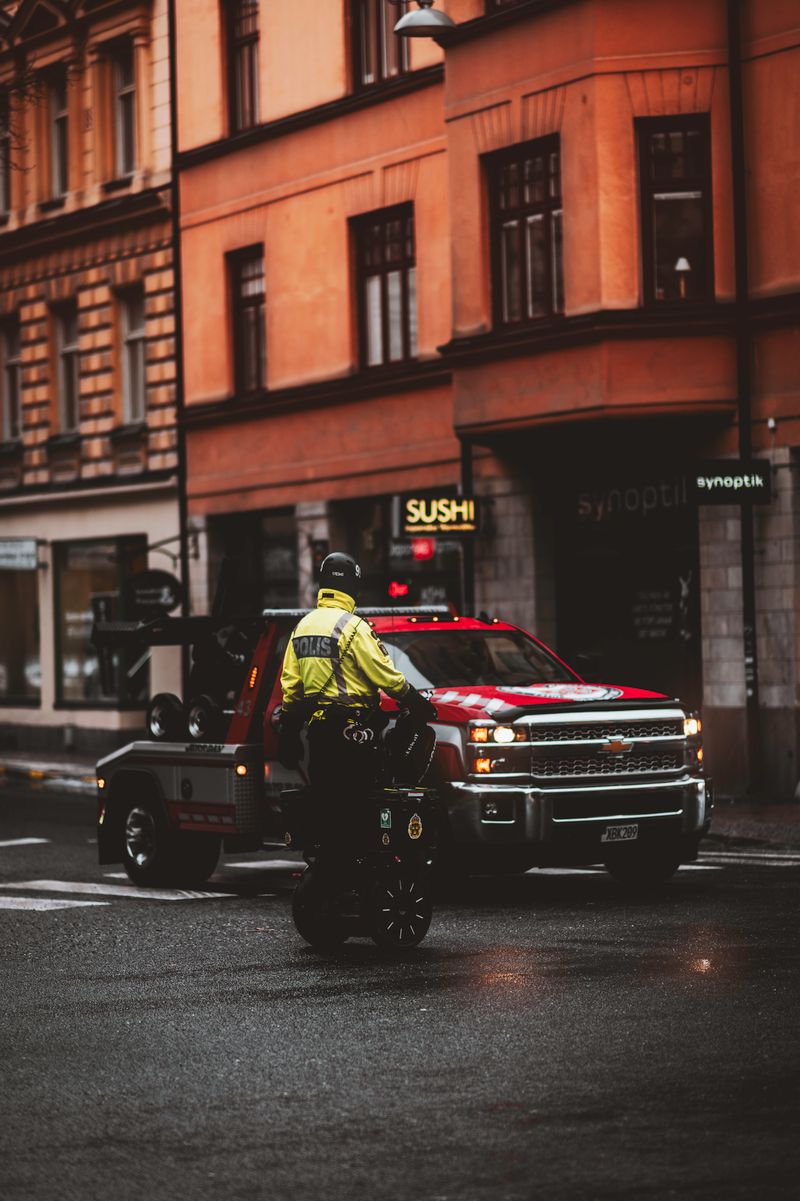 Roadside assistance vehicle with lights