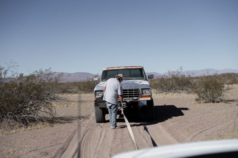 Mechanic helping with a car problem